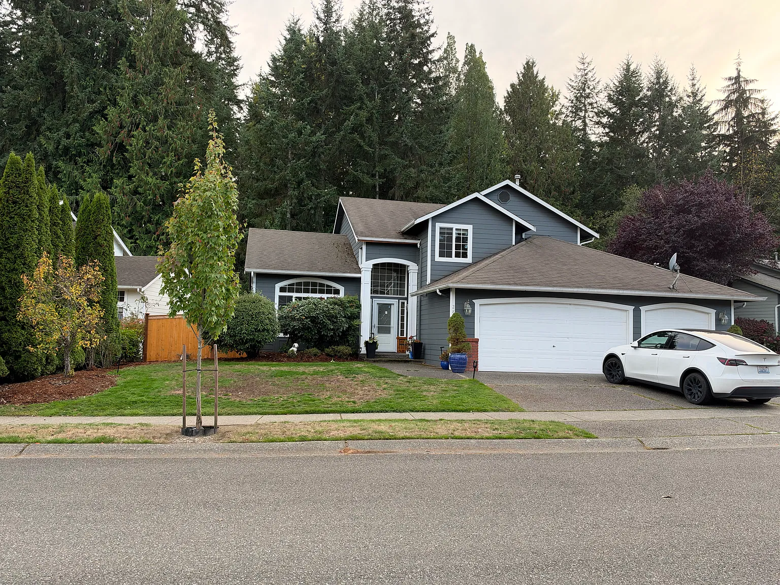 4 bed, 2.5 bath, 1900 sqft, $3,695 — Photo 3