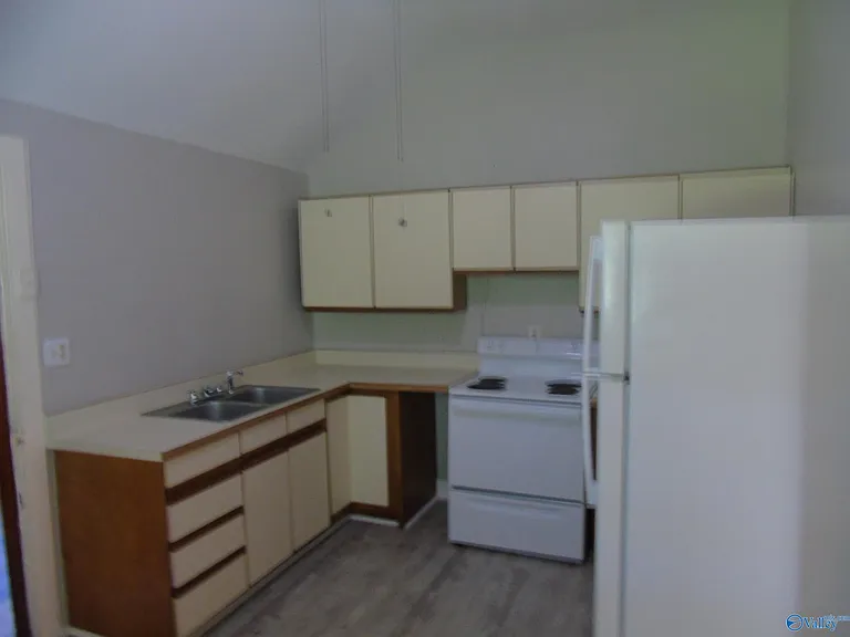 517 Oshaughnessy Ave NE — Photo 7