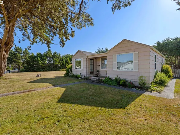 535 Edison Ave SW, Bandon, OR 97411