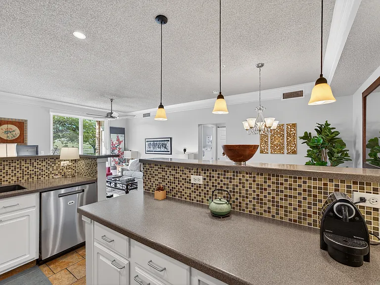 2080 Shamrock Dr — Photo 12