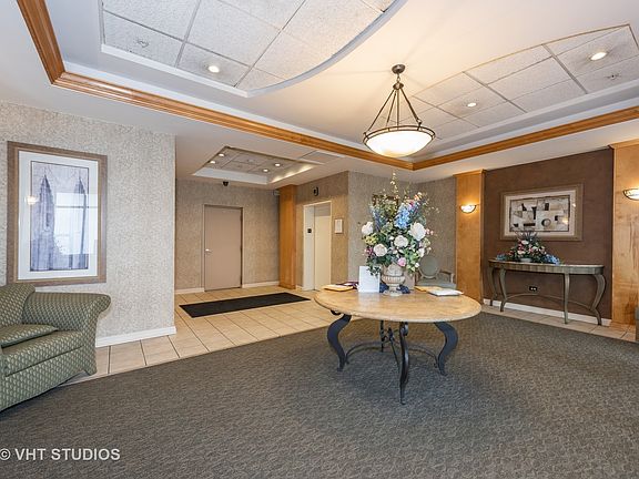 2nd image of 5555 N Cumberland Ave Unit 508