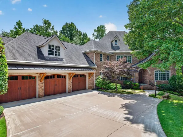 105 Treetops Ct, Greer, SC 29650