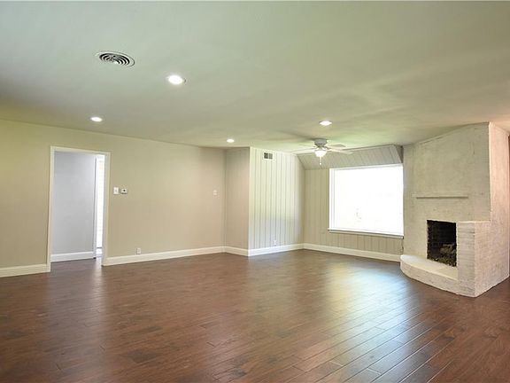 4th image of 702 Hyde Park Dr