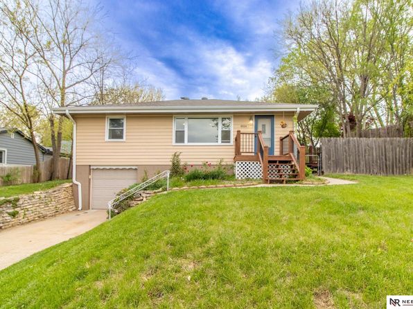 8514 Pinkney St, Omaha, NE 68134
