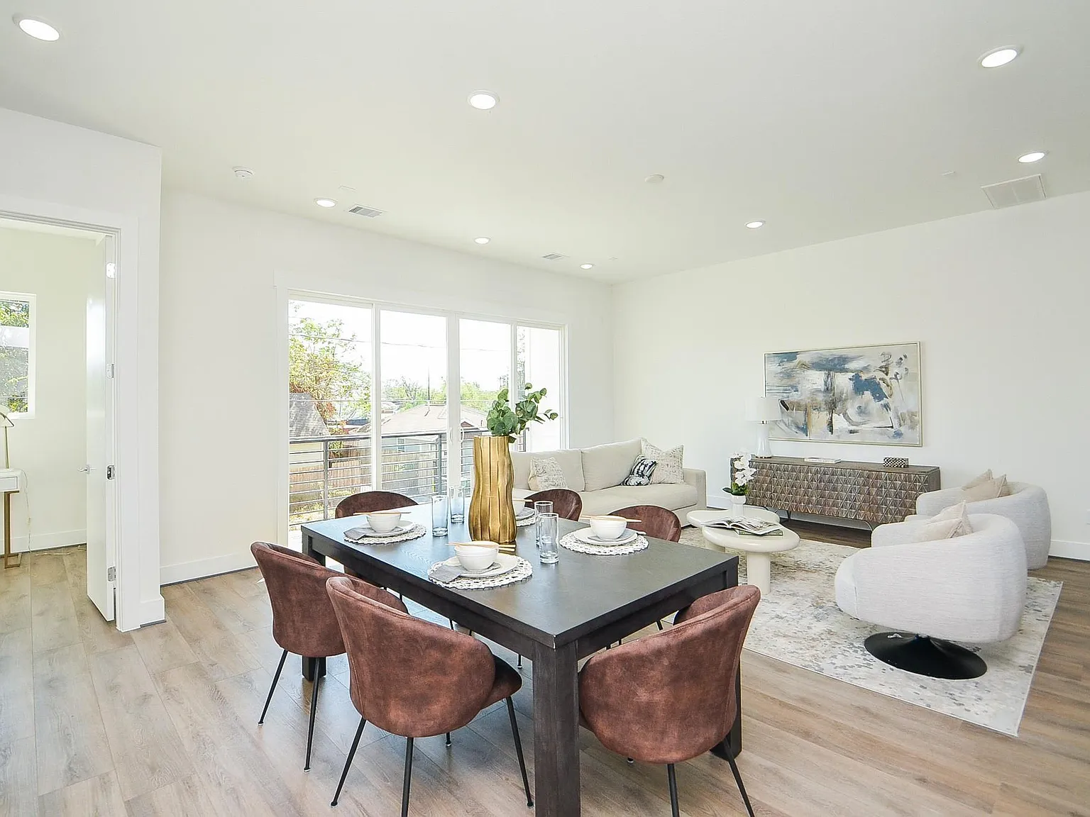 3 bed, 3.5 bath, 1987 sqft, $3,200 — Photo 4