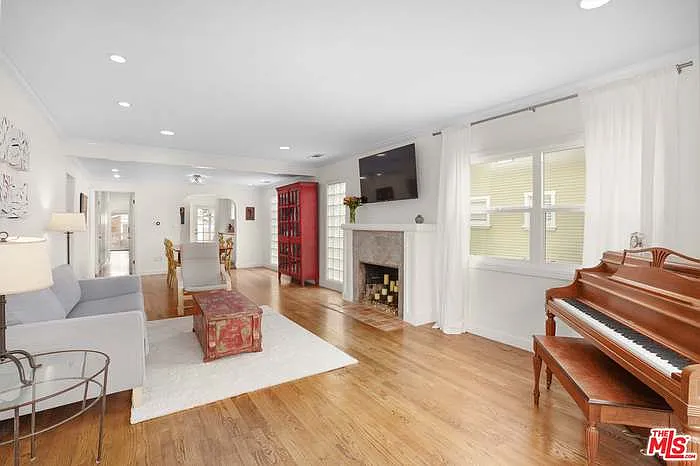 6322 S Harcourt Ave — Photo 8