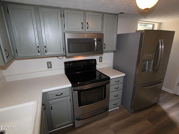 5th image of 624 Cornerbrook Ln