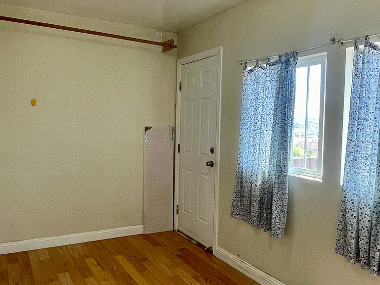 418 Athens St — Photo 16