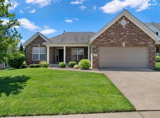 1049 Pierpoint Ln, Saint Charles, MO 63303