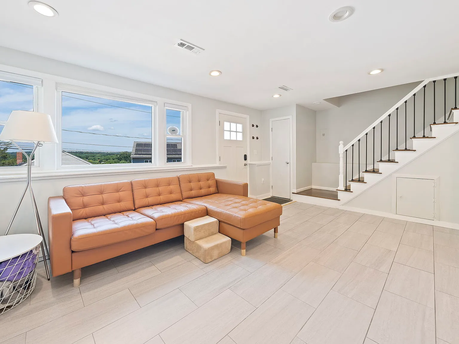 3 bed, 1.5 bath, 1342 sqft, $3,600 — Photo 3