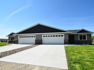 679 Saint Paul Rd, Zumbrota, MN 55992