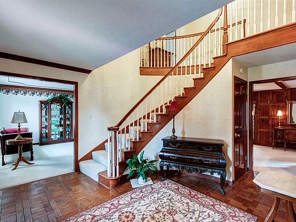 4th image of 8104 Carolwood Dr