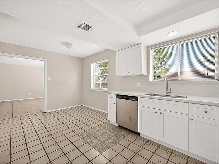 9903 Kent Towne Ln — Photo 21