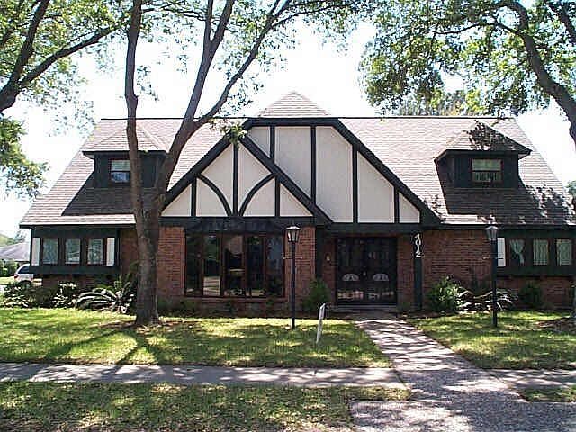 This is a spacious family house with much to offer.