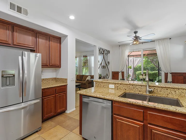35839 Crickhowell Ave — Photo 9