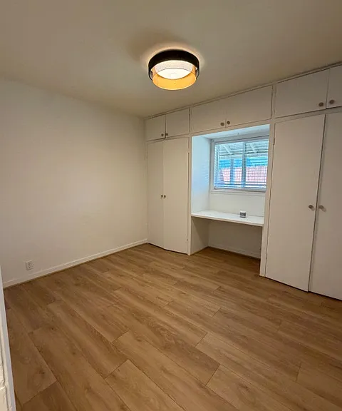 418 S Clark Dr — Photo 10