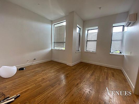 5th image of 1074 Putnam Ave #4