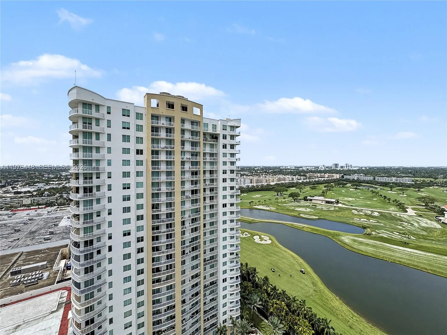 Duo Condominium East — Photo 1