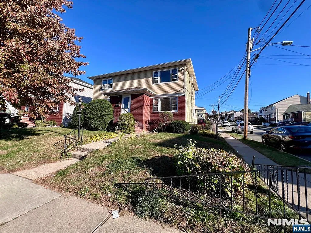 2 bed, 1.0 bath, $2,450 — Photo 2