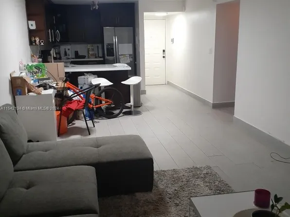 8005 Lake Dr APT 112, Doral, FL 33166