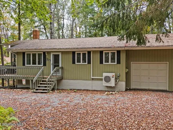 5 Lyman Ct, Gouldsboro, PA 18424