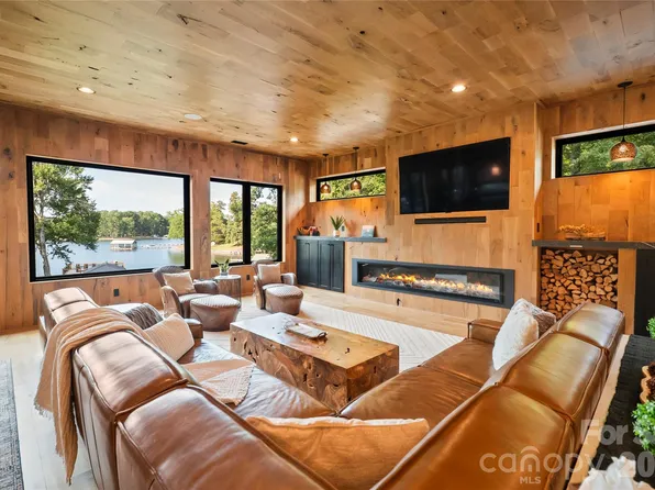 379 Indian Trl, Mooresville, NC 28117