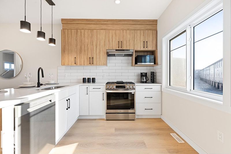 Edmonton Townhouse for rent - 3 Bedrooms — photo 3