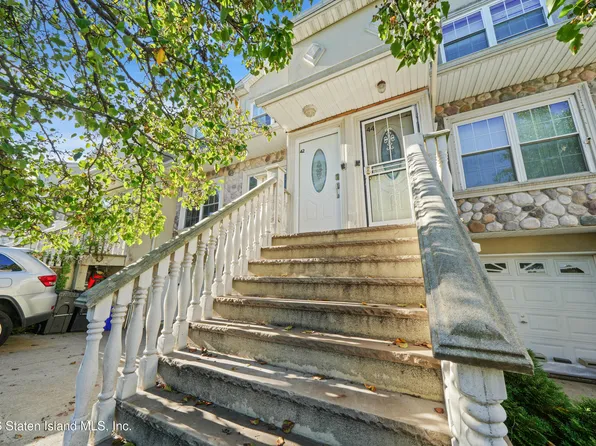 42 Dartmouth Loop, Staten Island, NY 10306