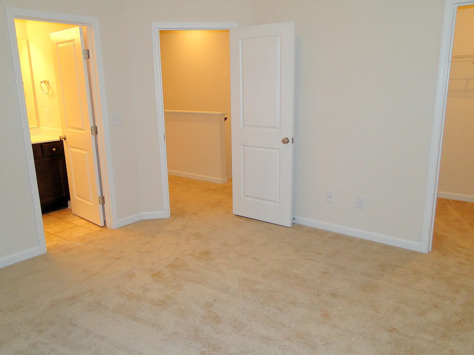 3 bed, 2.5 bath, 1407 sqft, $1,795 — Photo 2