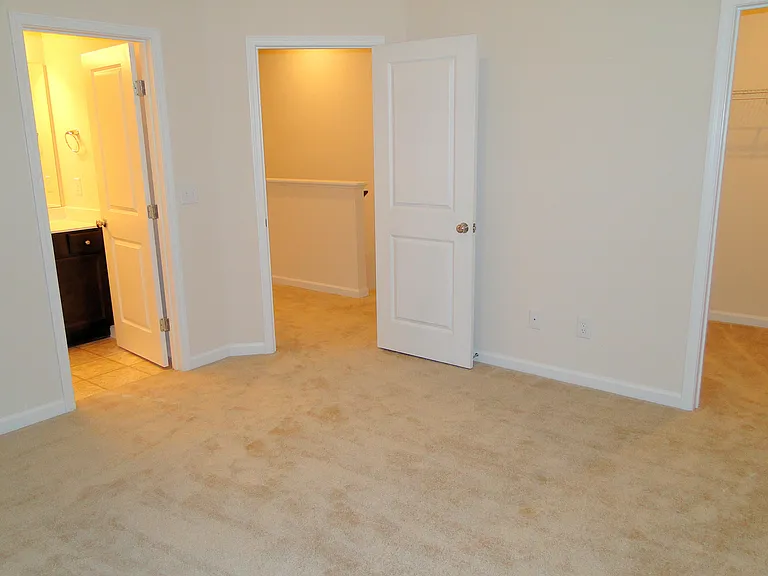 8814 Commons Townes Dr — Photo 2