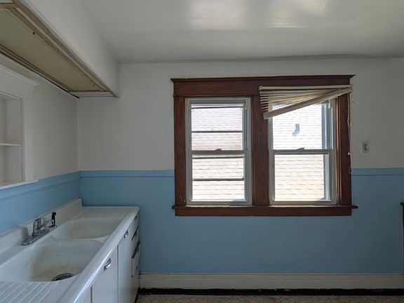 2nd image of 507 Lisbon Ave #2