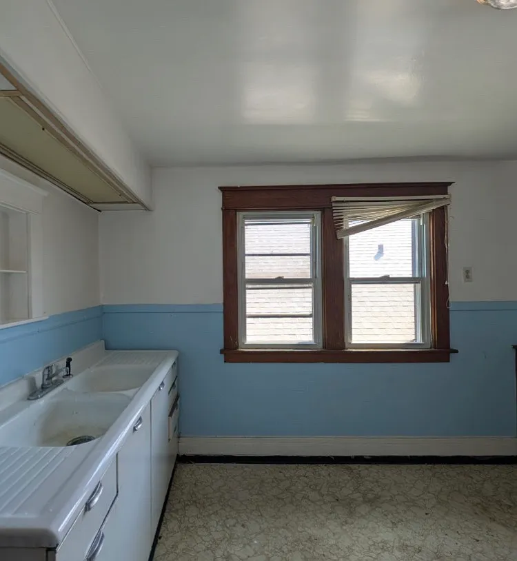 Building Photo - 507 Lisbon Ave #2