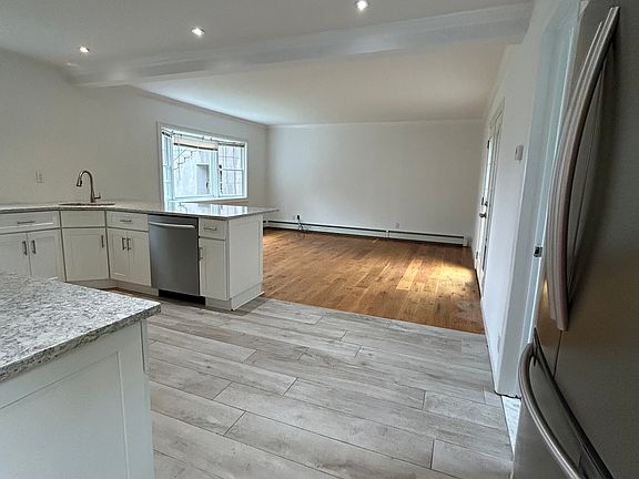 4th image of 107 Holland St Unit 2