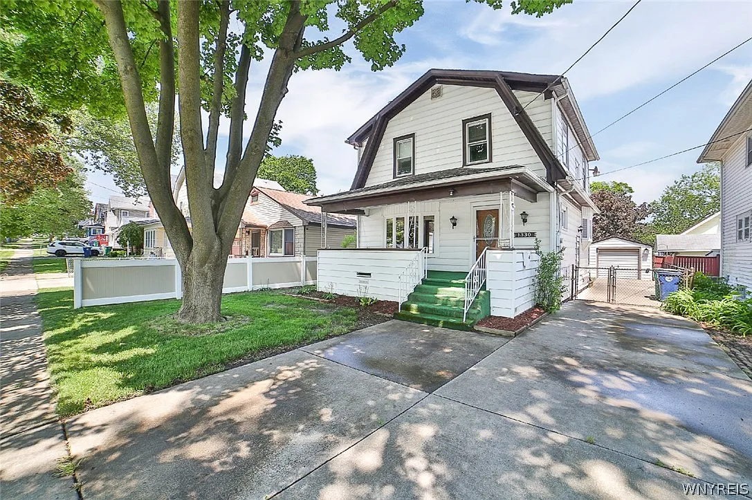 1330 James Ave photo 1