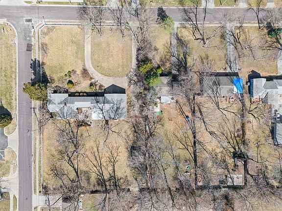 5th image of 6901 W 82nd St