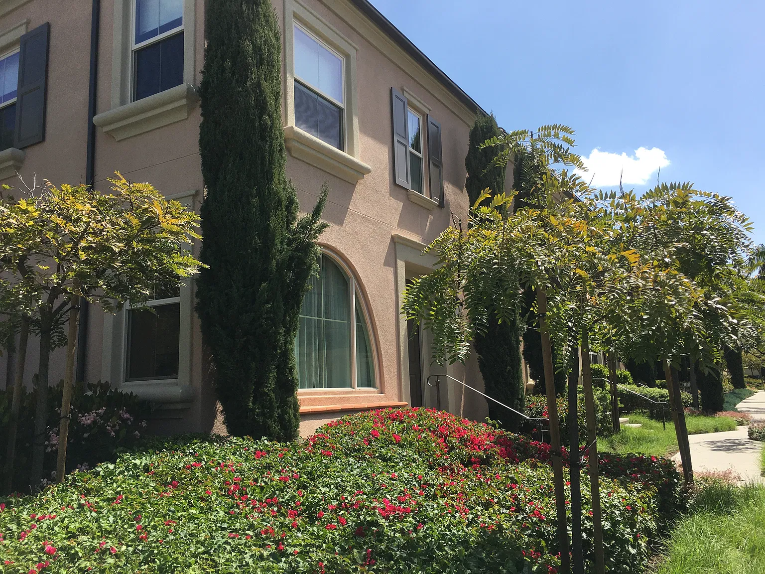 3 bed, 3.5 bath, 1862 sqft, $4,900 — Photo 1