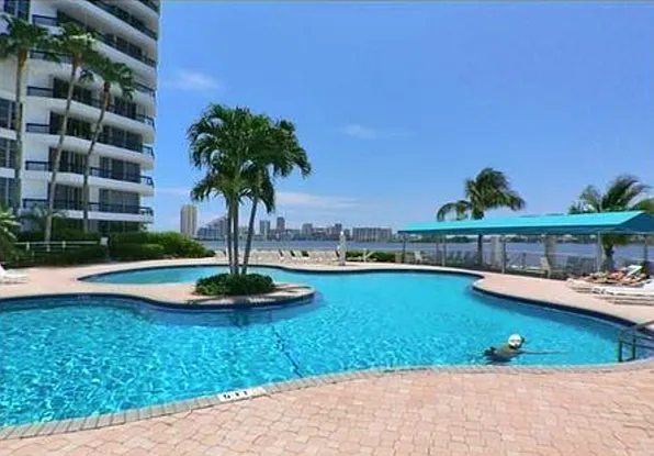 3530 Mystic Pointe Dr #19 — Photo 3