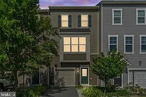 3 bed, 4.0 bath, 1849 sqft, $2,295 — Photo 3
