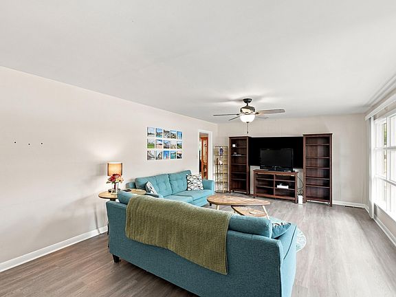 3rd image of 731 Dixie Ave
