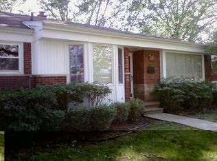 21226 Severn Rd, Harper Woods, MI 48225