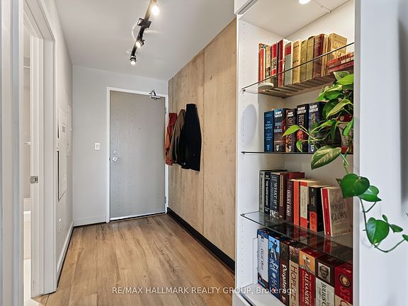 5th image of 224 Lyon St N #1613