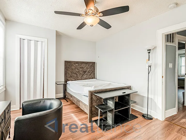 2302 E St NE — Photo 13