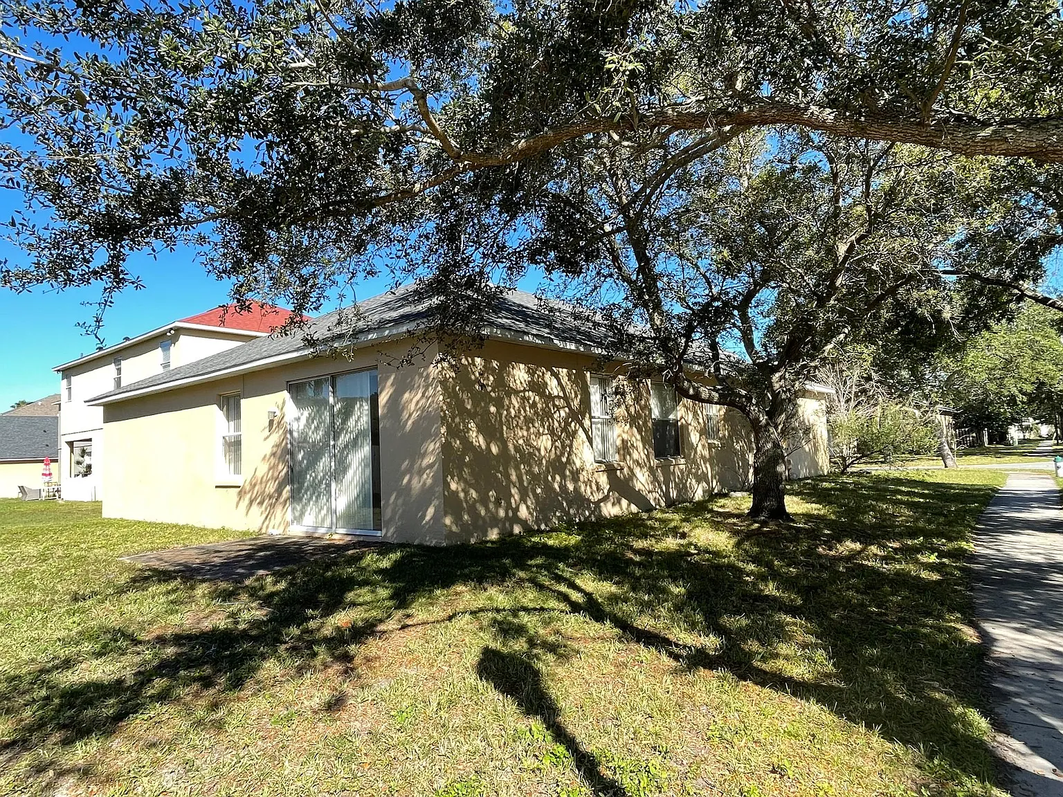 4 bed, 1952 sqft, $2,650 — Photo 3