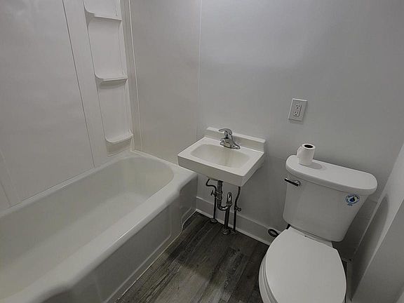 4th image of 1801 S Main St APT 3