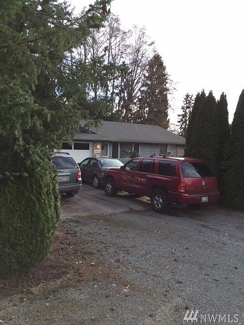2nd image of 1600-1602 E Hazel Ave