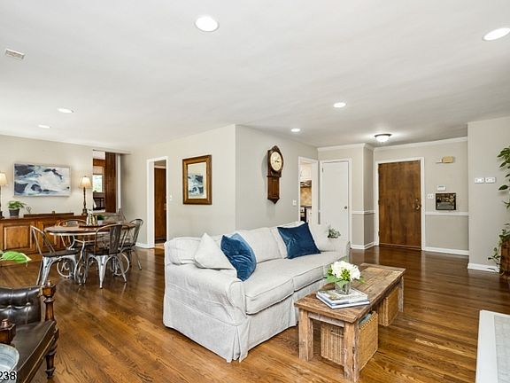 5th image of 63 Evergreen Dr