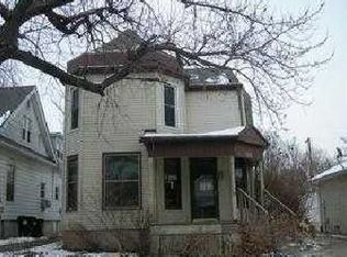 614 N Monroe St, Clinton, IL 61727