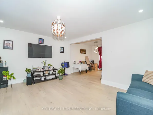42 Pixley Cres, Toronto, ON M1E 3G6