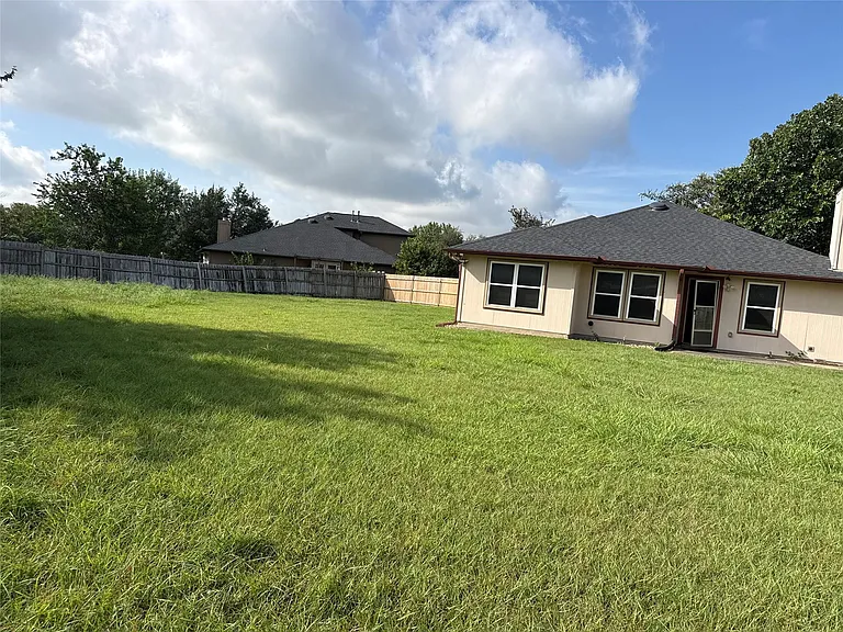 211 Brent Blvd — Photo 4