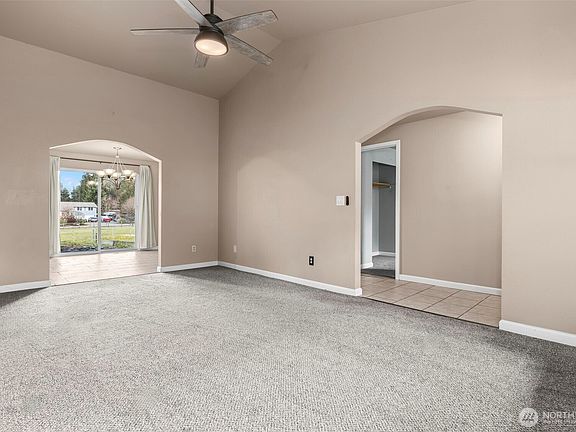 5th image of 15207 15209 95th Avenue Ct E